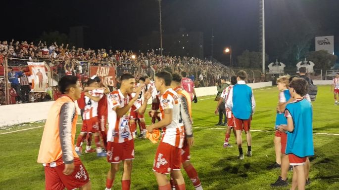Alumni ganó el clásico en una Placita llena