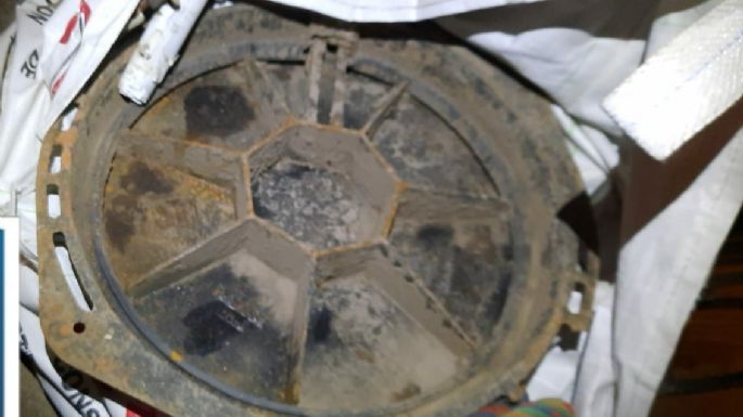 Se robó la tapa de desagües y fue atrapado a pocas cuadras