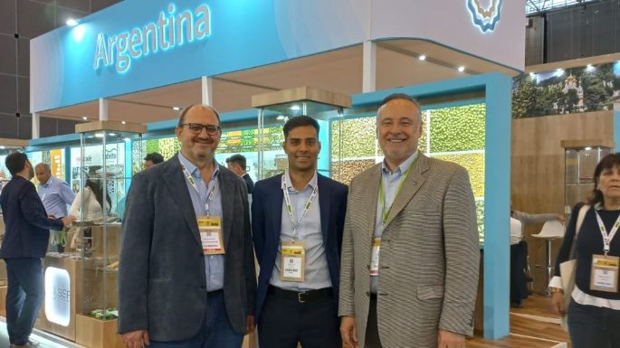 Accastello y empresarios están en París representando a la provincia de Córdoba