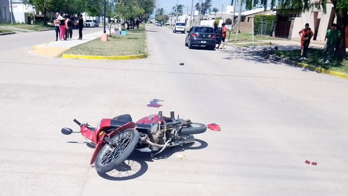 Motociclista cabralense con heridas de gravedad al chocar con un auto