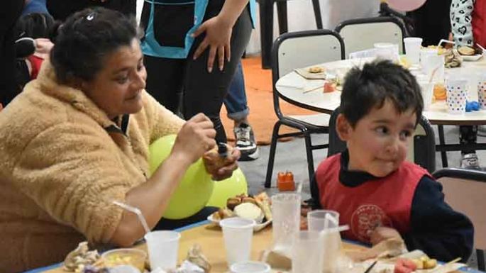 Familia, amigos y comida saludable