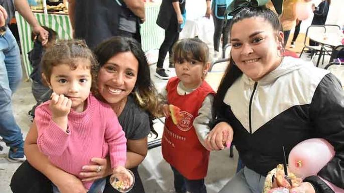 Familia, amigos y comida saludable