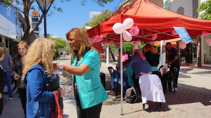 El Punto Rosa asesoró sobre cuidados y controles por el cáncer de mama