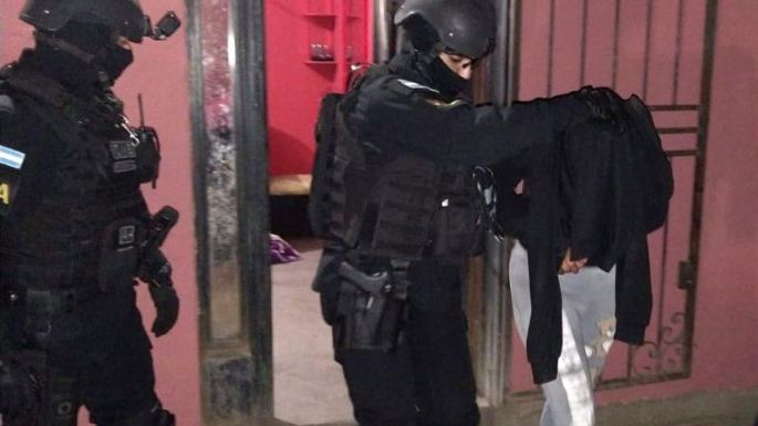 Detuvieron a una pareja que vendía cocaína frente a una escuela