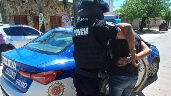 Un hombre detenido por resistirse a un control policial