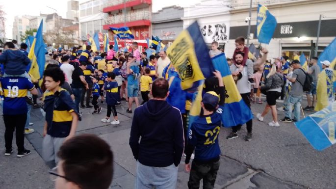 Boca campeón: Los hinchas villamarienses festejaron en la plaza