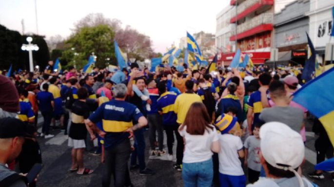 Boca campeón: Los hinchas villamarienses festejaron en la plaza