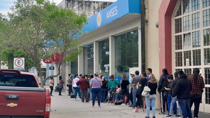 "De 100 personas que hacen la cola, solo 20 a 30 personas pueden acceder al beneficio"