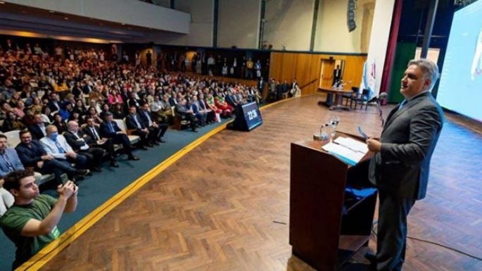 Respaldo de Llaryora al personal de salud
