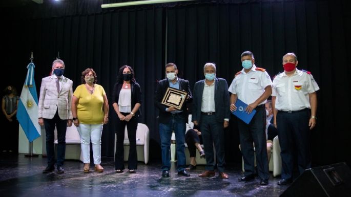Convocan a postular candidatos para Ciudadano Notable y Destacado