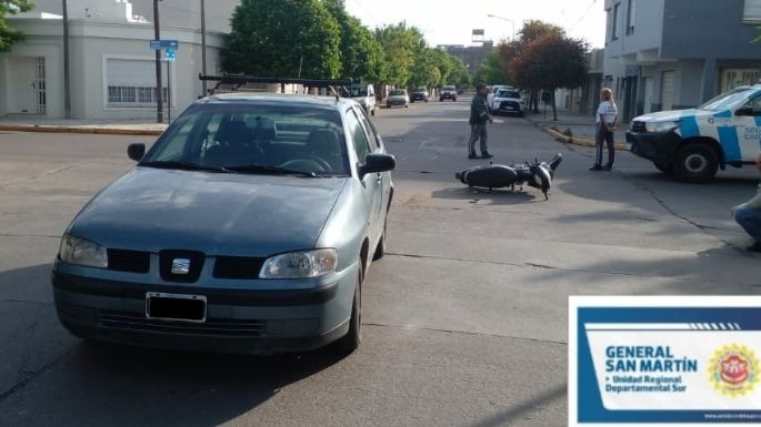 Un hombre y un niño que iban a moto fueron hospitalizados