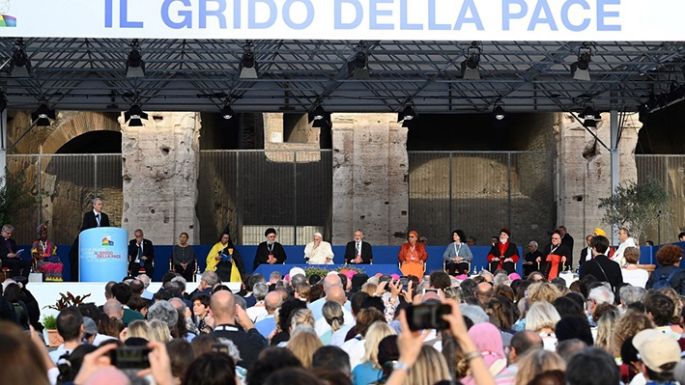 Por la paz: Peressutti, junto a líderes religiosos y políticos