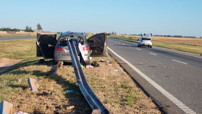 Choque en la autopista: el joven ingresado al Pasteur está en "estado crítico"