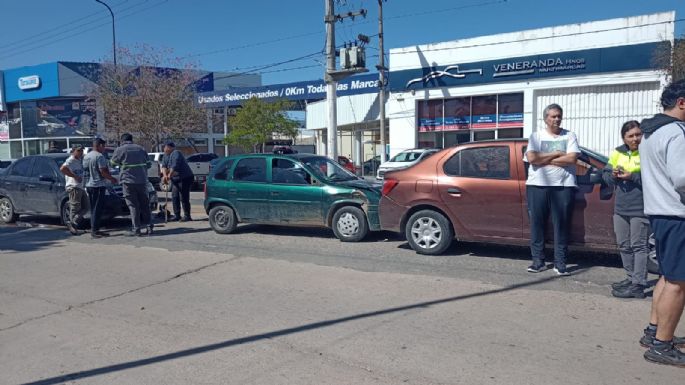 [Vídeo] Triple choque en cadena en avenida Perón