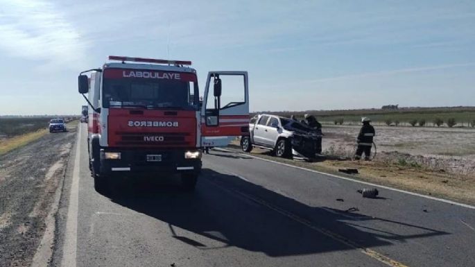 Un hombre murió tras un choque frontal entre una camioneta y un camión