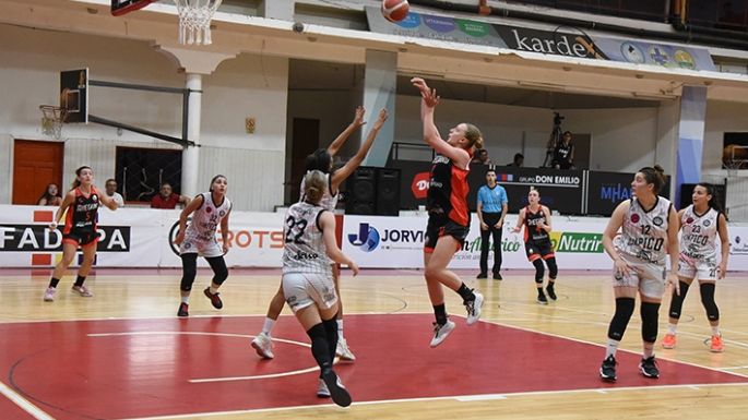 Gran triunfo de Las Leonas en el debut