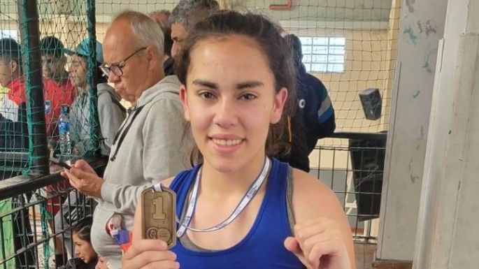 Alexandra Chirino, con puños de oro
