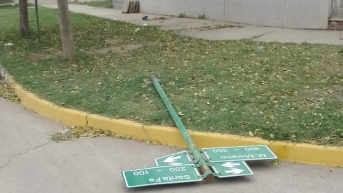 Detenido por tirar abajo un nomenclador