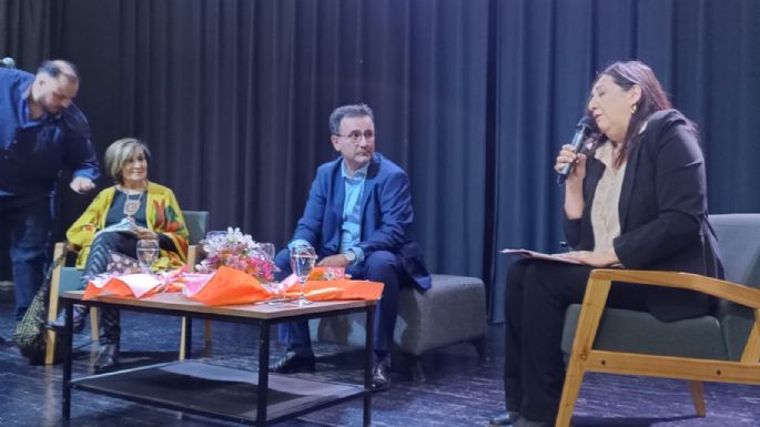 A sala llena, el secretario de Salud y médico Pedro Trecco presentó su libro