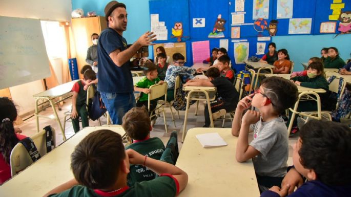 Niños y niñas participaron de talleres de Juguetes Ópticos y Lectura Pop-up