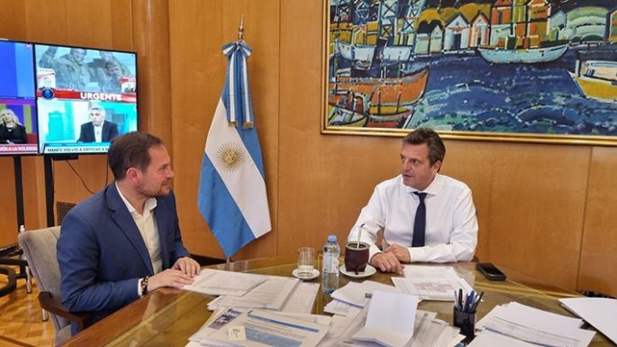 Gill participó de la firma de convenios