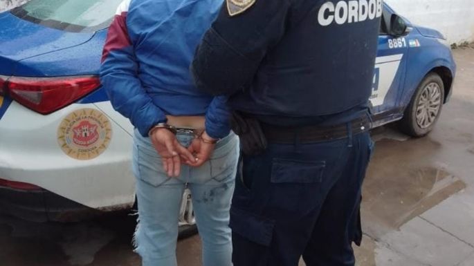 Golpeó a su expareja en el rostro luego de violar una “restricción de acercamiento”
