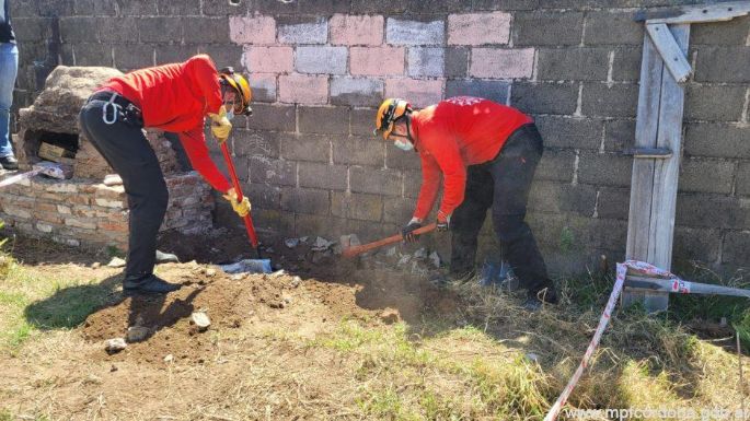 Horror en Berrotarán: hallan un cadáver enterrado en el patio de una casa y detienen a la residente