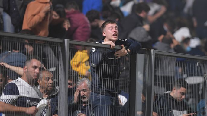 Se suspendió Gimnasia - Boca por graves incidentes entre hinchas locales y la Policía