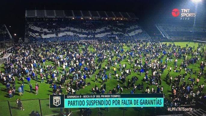 Se suspendió Gimnasia - Boca por graves incidentes entre hinchas locales y la Policía