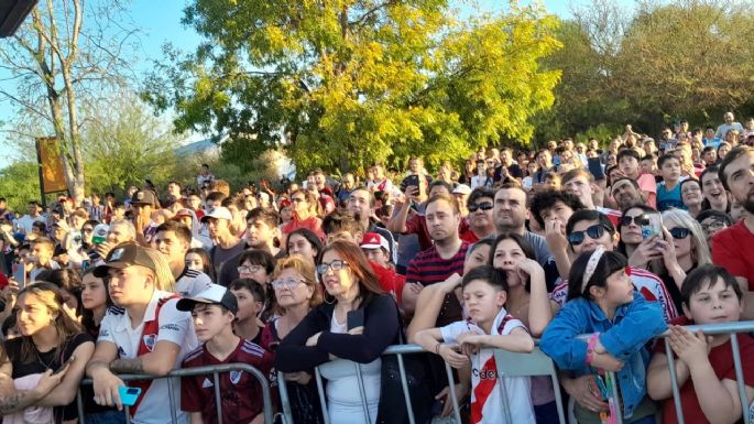 Gran cantidad de fanáticos recibieron a Leo Ponzio