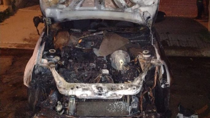 Oliva: Se incendió un auto en la vía pública