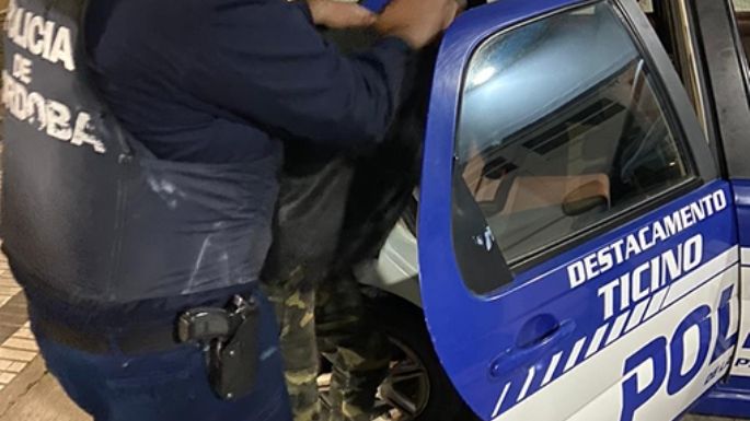 Se alteró en el bar del pueblo y lo arrestaron