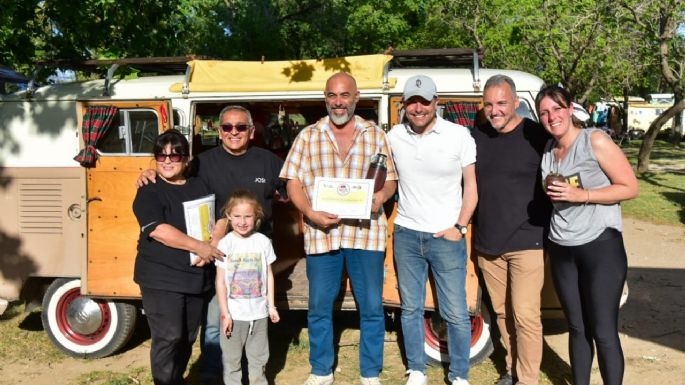 Entregaron certificados a participantes del Encuentro de Kombis y Escarabajos