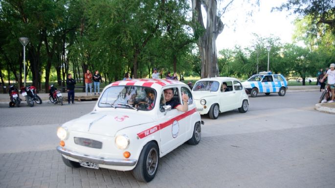 Una caravana de Fiat 600 recorrió la ciudad