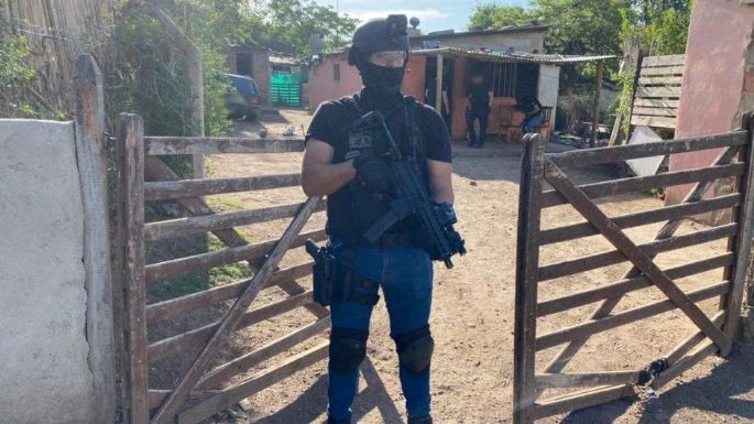 Utilizaba a su hijo y un vecino para vender drogas