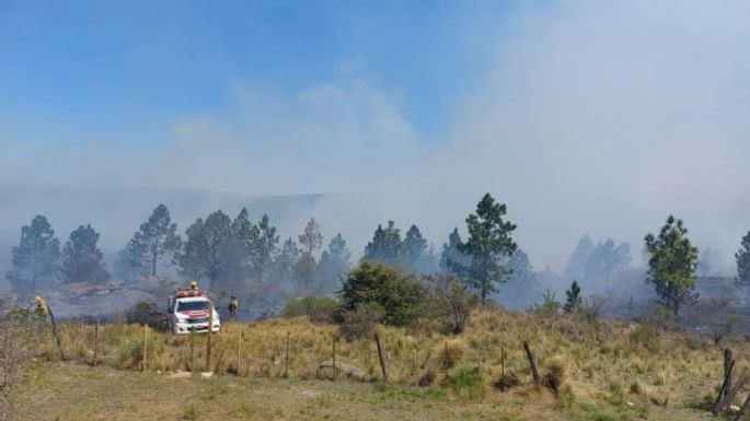 Bomberos combaten un nuevo incendio en la zona de Alta Gracia