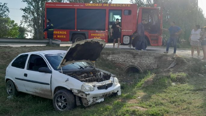 [Vídeos] Volcó un auto en bulevar Colón