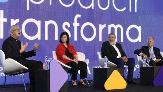 Funcionarios, empresarios y sindicalistas dialogaron  sobre la "unidad nacional" y defendieron las paritarias