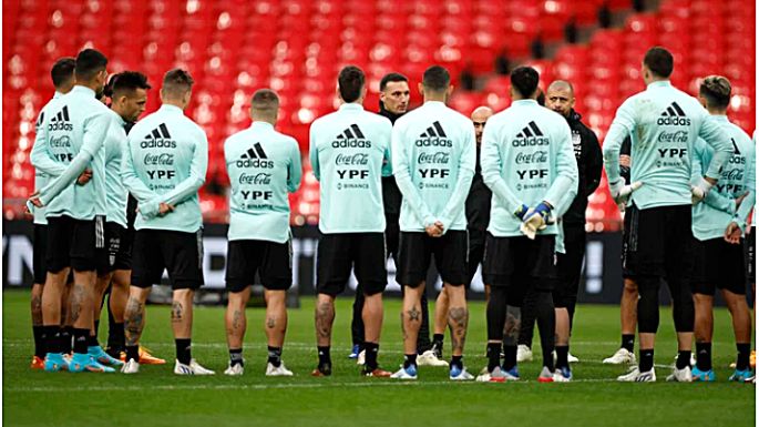 Scaloni tiene 23 “definidos” y cinco nombres para tres lugares