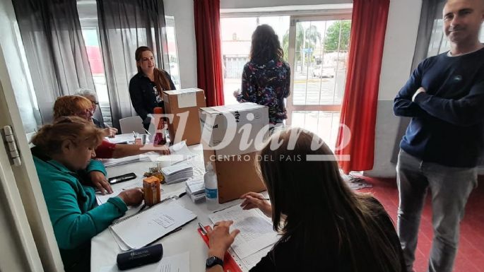 Iniciaron las votaciones en los centros vecinales