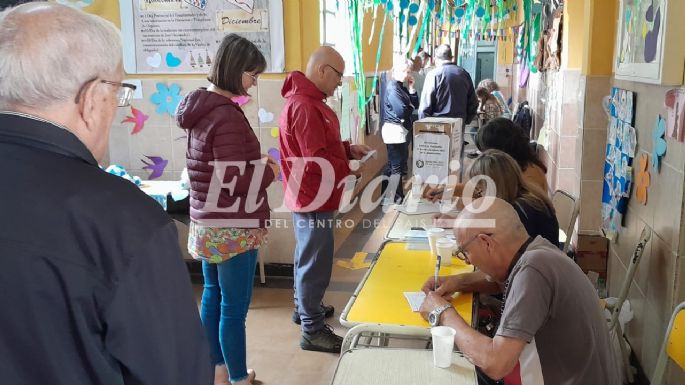 Iniciaron las votaciones en los centros vecinales