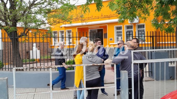 Iniciaron las votaciones en los centros vecinales