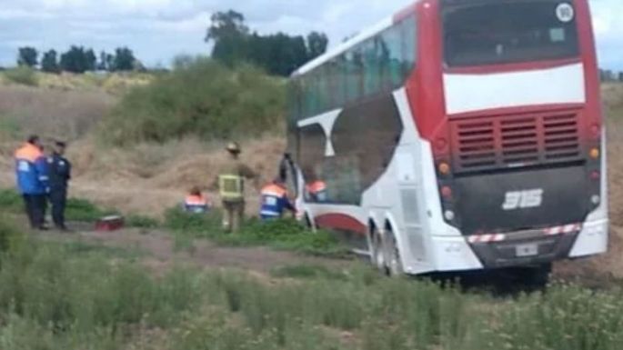 Murió una mujer tras un choque entre un auto y con colectivo con hinchas de River