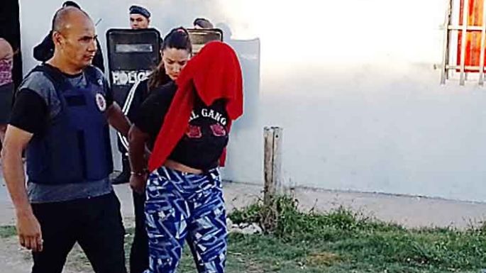 Detuvieron a la mujer del violento asalto en barrio Santa Ana y buscan al hombre armado