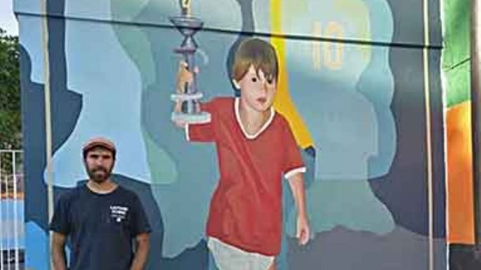 Villamariense pintó un mural en el barrio de Messi
