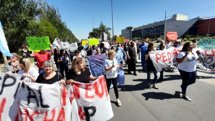 [Vídeos] Trabajadores del Pasteur realizaron una masiva marcha para pedir "salarios dignos"