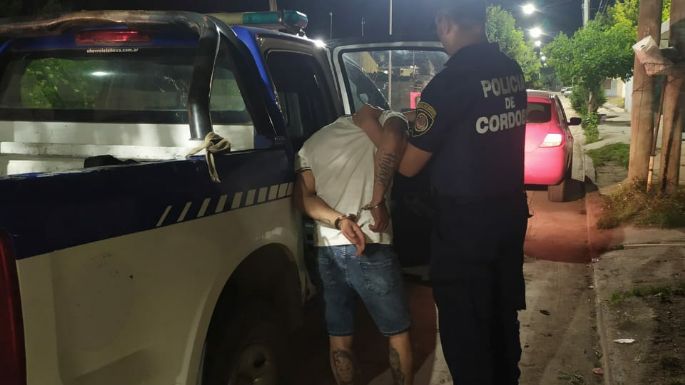 Detenido por deambular "sospechosamente" con su auto y desobedecer al control policial