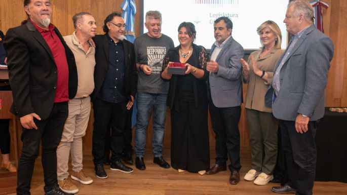 El fotógrafo local Roberto Zayas fue reconocido en la Legislatura provincial