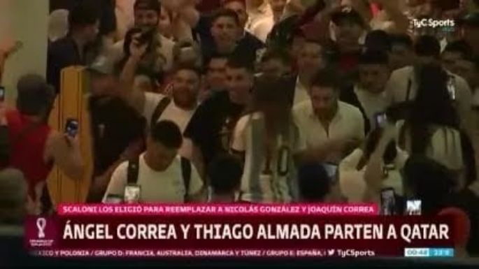 Furor en Ezeiza por la despedida del país de Angel Correa y Thiago Almada