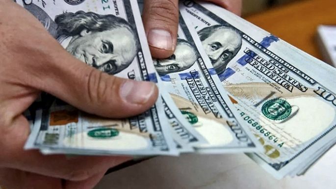 Darán de baja a 2.098 beneficiarios del  plan Potenciar Trabajo por comprar dólares para ahorro